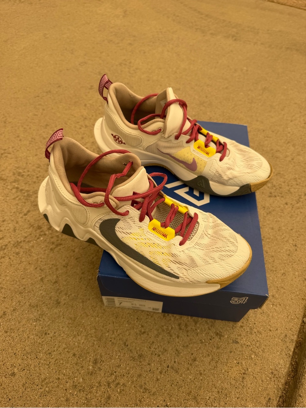 Nike Volleyball or Basketball Shoes - Picture 2 of 4